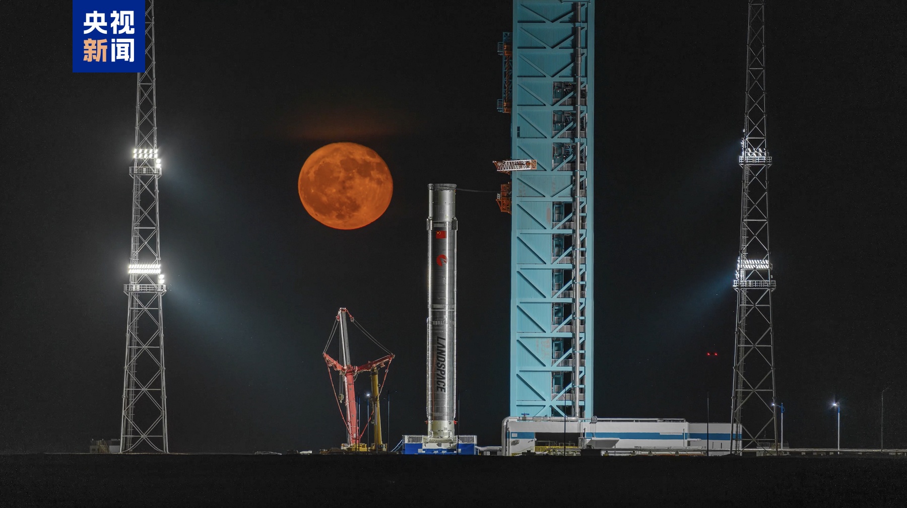 我国首次完成液体火箭发动机“九机并联”试车 我国首次完成液体火箭发动机“九机并联”试车