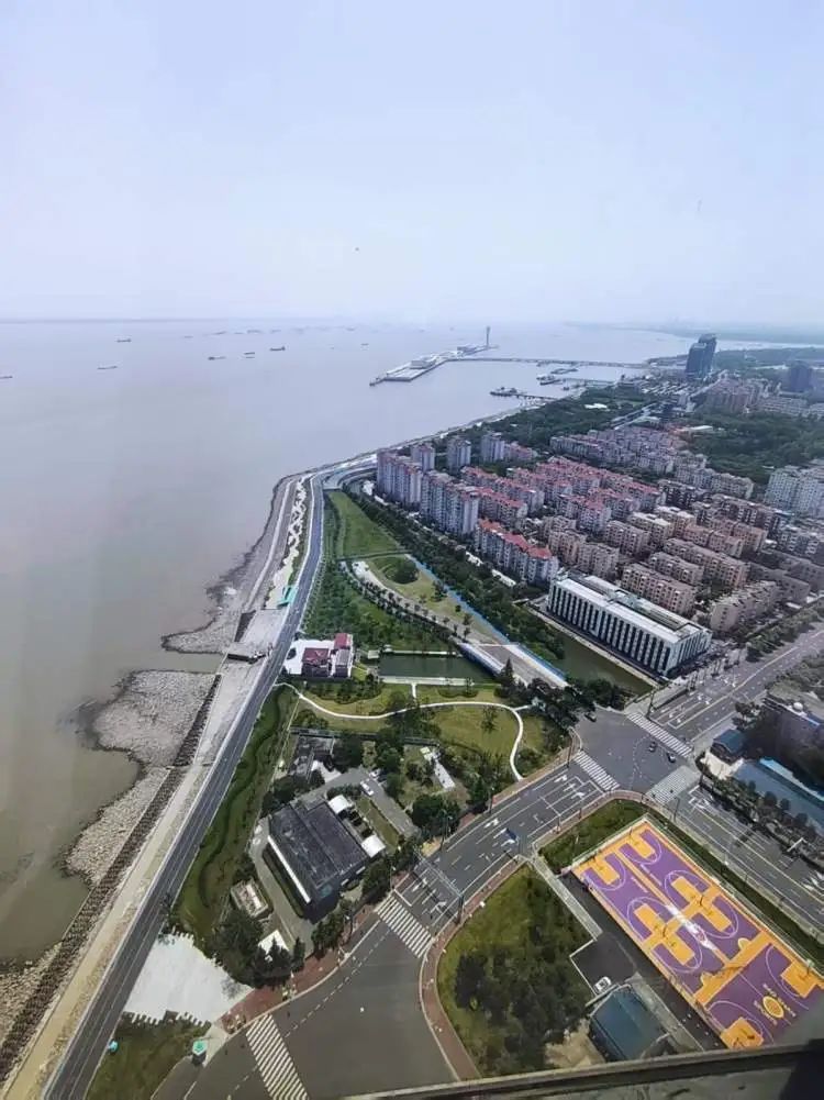 可能是全上海唯一俯瞰长江的咖啡馆!就藏在吴淞滨江这根“定海神针”里 可能是全上海唯一俯瞰长江的咖啡馆!就藏在吴淞滨江这根“定海神针”里