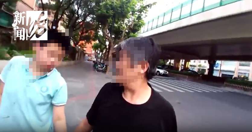 上海这两个背影刷屏!男孩崩溃大哭,交警坐路边耐心安慰…当事人找到了→ 上海这两个背影刷屏!男孩崩溃大哭,交警坐路边耐心安慰…当事人找到了→