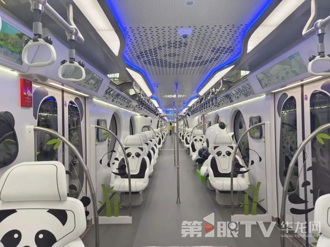 国内首列“熊猫单轨”亮相重庆! 国内首列“熊猫单轨”亮相重庆!