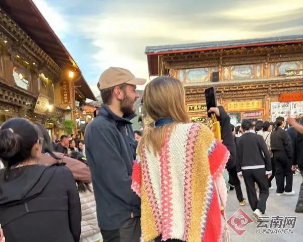 同比增幅97.9%!外国旅客爱上云南→ 同比增幅97.9%!外国旅客爱上云南→
