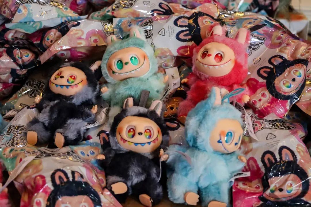 海关查获3.4万个假Labubu!紧急提醒 海关查获3.4万个假Labubu!紧急提醒