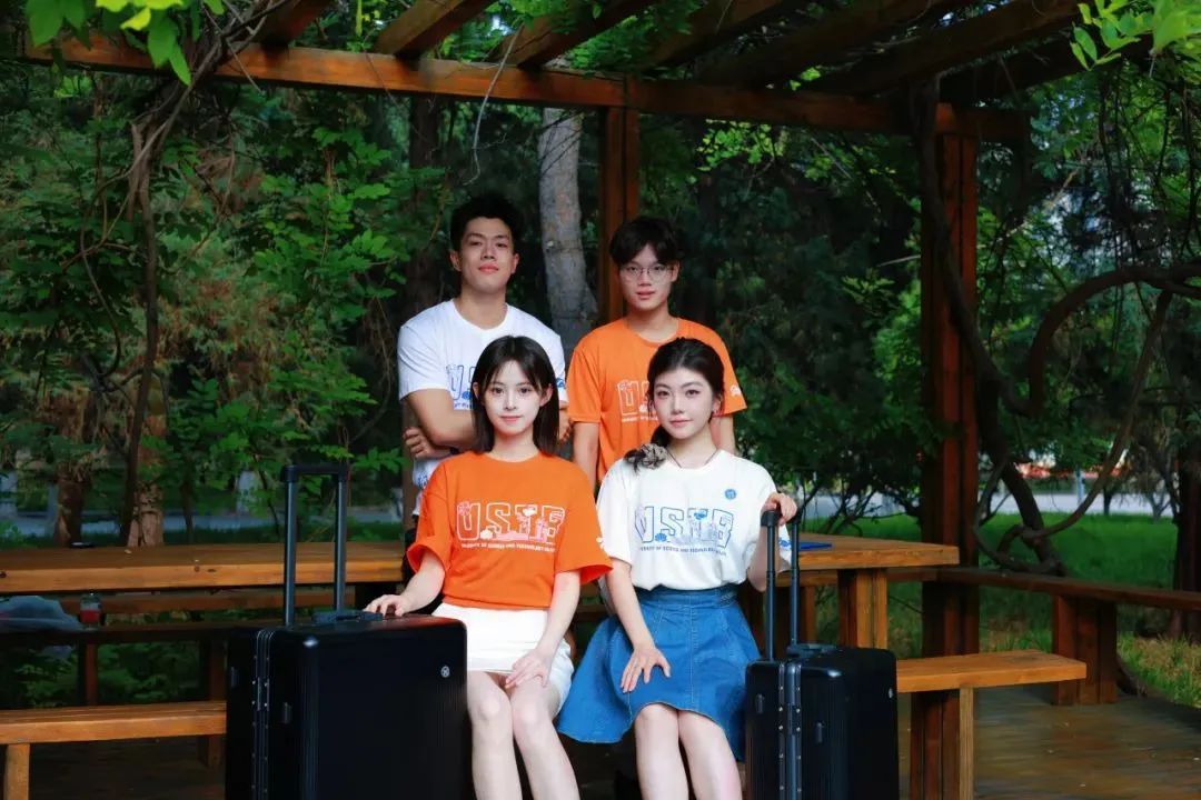 一年一度“凡尔赛”!开箱高校专属毕业礼物 一年一度“凡尔赛”!开箱高校专属毕业礼物