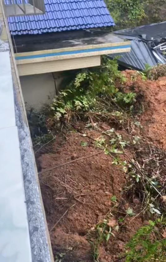 惊险！桑植村干部暴雨中发现险情疏散3人，其中有1岁婴儿，不到一小时后山体轰然滑坡