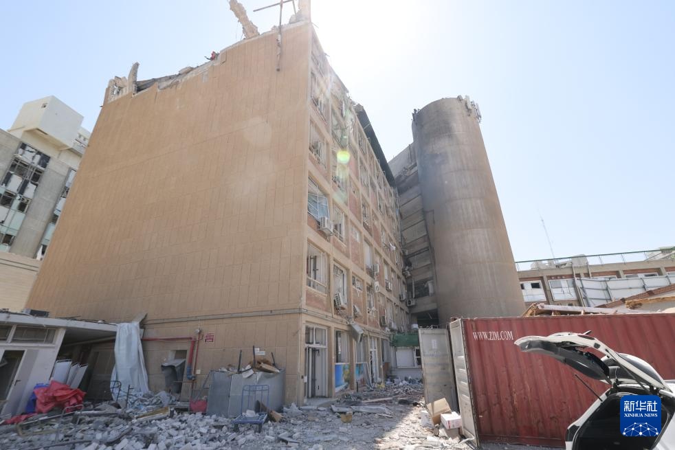 伊朗向以色列发动新一轮导弹袭击致数十人受伤 伊朗向以色列发动新一轮导弹袭击致数十人受伤