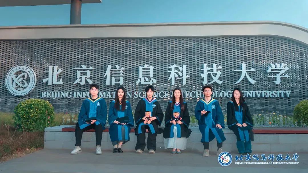 一年一度“凡尔赛”!开箱高校专属毕业礼物 一年一度“凡尔赛”!开箱高校专属毕业礼物