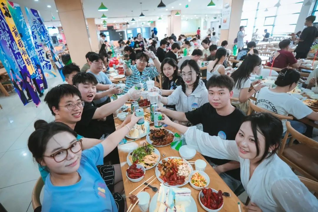 500斤小龙虾,豪宠毕业生! 500斤小龙虾,豪宠毕业生!