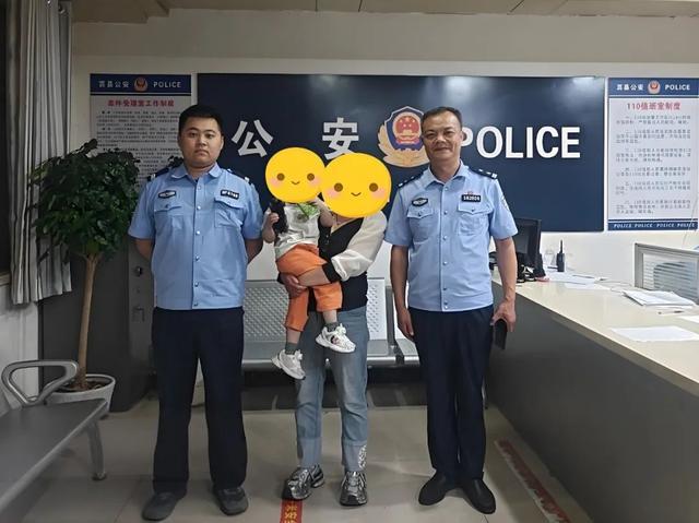 餐馆吃饭孩子神秘消失?监控外暖心一幕正在派出所上演 餐馆吃饭孩子神秘消失?监控外暖心一幕正在派出所上演