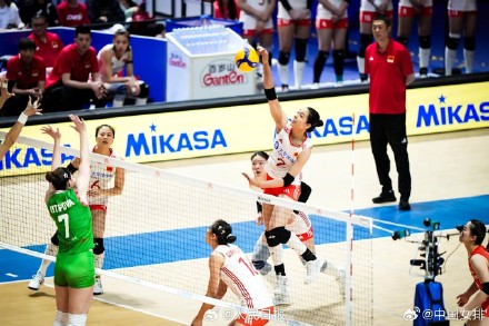 中国女排3比2战胜保加利亚队 中国女排3比2战胜保加利亚队