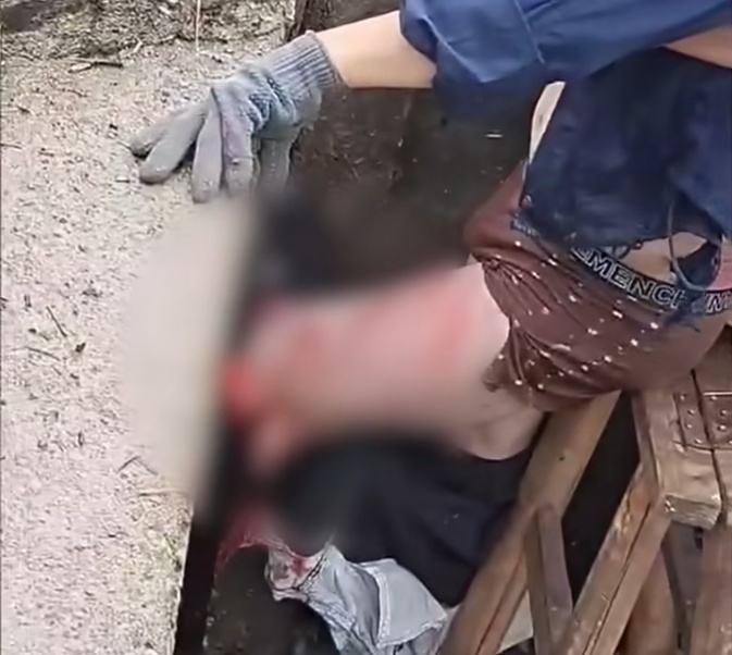 一个“突袭”，男子小腿断裂在水坝石缝中！关键时刻他们接力救援