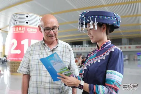 同比增幅97.9%!外国旅客爱上云南→ 同比增幅97.9%!外国旅客爱上云南→