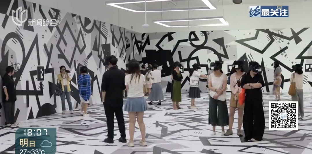 上海知名女主持眼眶红了!很多人顶着烈日在这里绕圈排队,已经限流 上海知名女主持眼眶红了!很多人顶着烈日在这里绕圈排队,已经限流