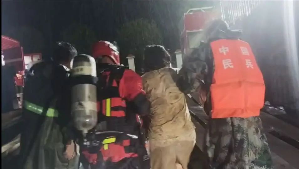 奇迹!女子被淹车库失联20多个小时后获救,消防队员讲述救援细节 奇迹!女子被淹车库失联20多个小时后获救,消防队员讲述救援细节