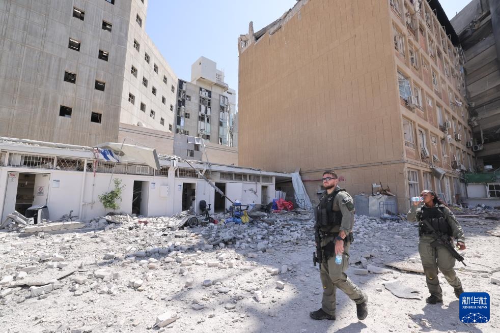 伊朗向以色列发动新一轮导弹袭击致数十人受伤 伊朗向以色列发动新一轮导弹袭击致数十人受伤