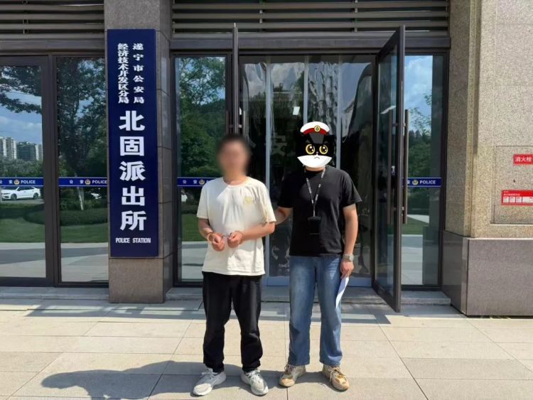 把功德箱当“提款箱”,男子两次“提款”未成反被抓 把功德箱当“提款箱”,男子两次“提款”未成反被抓