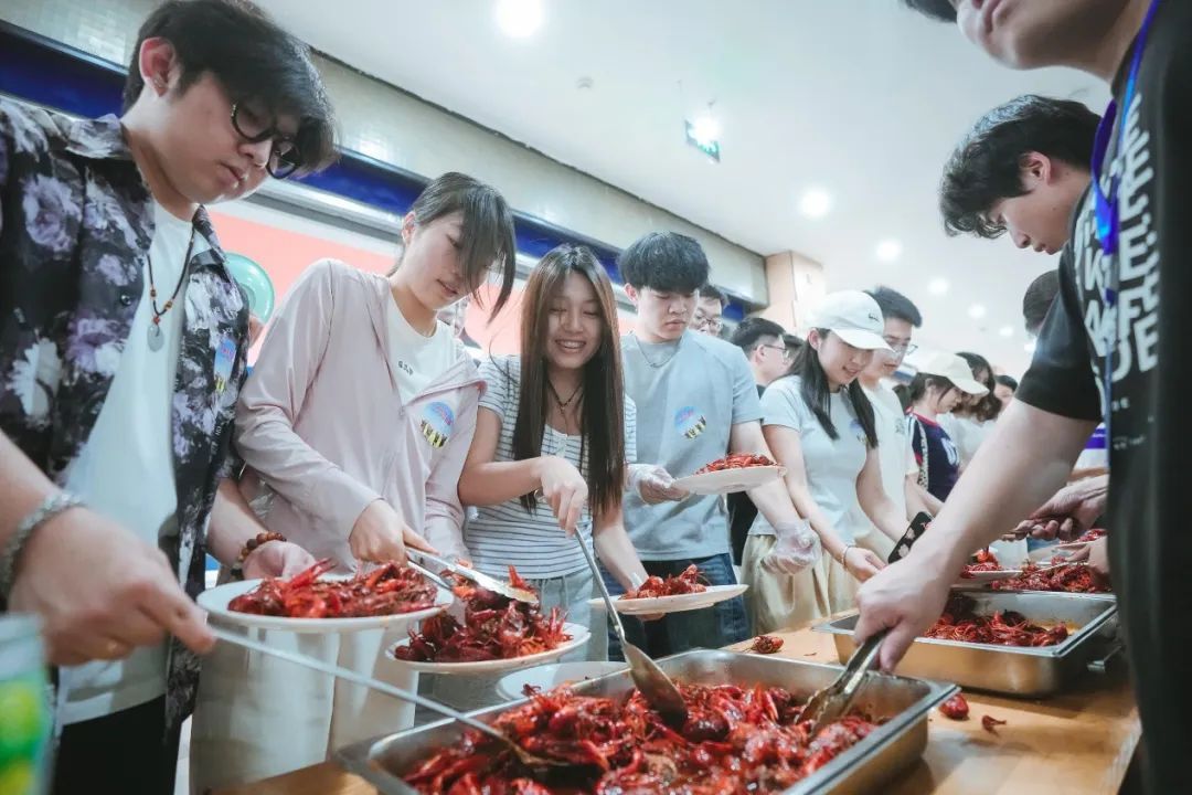 500斤小龙虾,豪宠毕业生! 500斤小龙虾,豪宠毕业生!