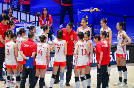 中国女排险胜保加利亚 中国女排险胜保加利亚