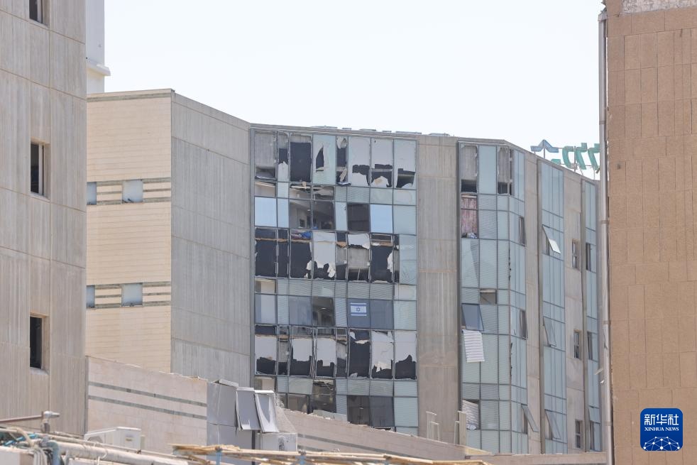 伊朗向以色列发动新一轮导弹袭击致数十人受伤 伊朗向以色列发动新一轮导弹袭击致数十人受伤