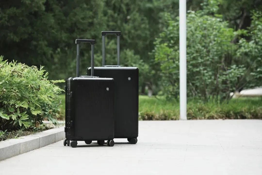 一年一度“凡尔赛”!开箱高校专属毕业礼物 一年一度“凡尔赛”!开箱高校专属毕业礼物