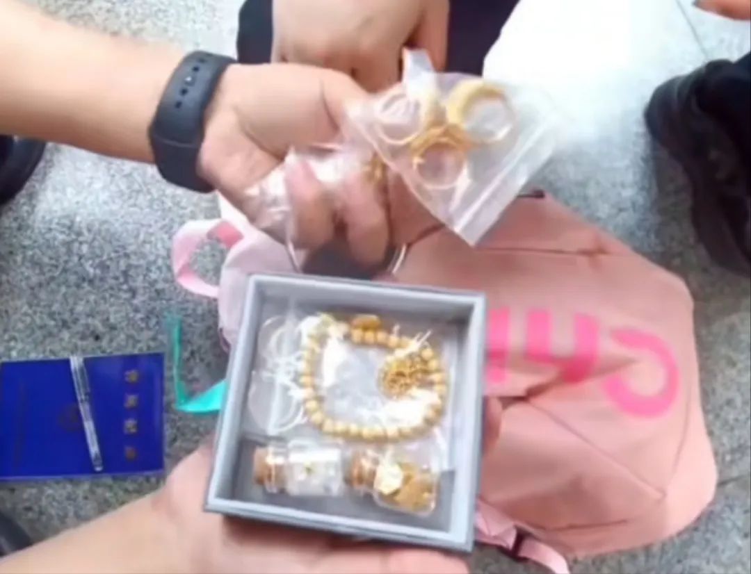 事发厦门开往厦门D6318/5次列车!乘警20分钟精准锁定…… 事发厦门开往厦门D6318/5次列车!乘警20分钟精准锁定……