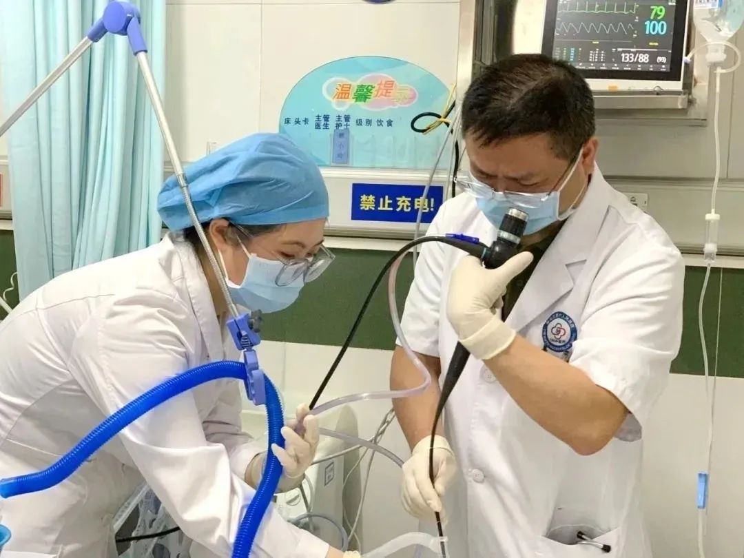 女子边吃饭边聊天将牛肉球呛入气管后被紧急送医,医生提醒:进食时避免说话 女子边吃饭边聊天将牛肉球呛入气管后被紧急送医,医生提醒:进食时避免说话