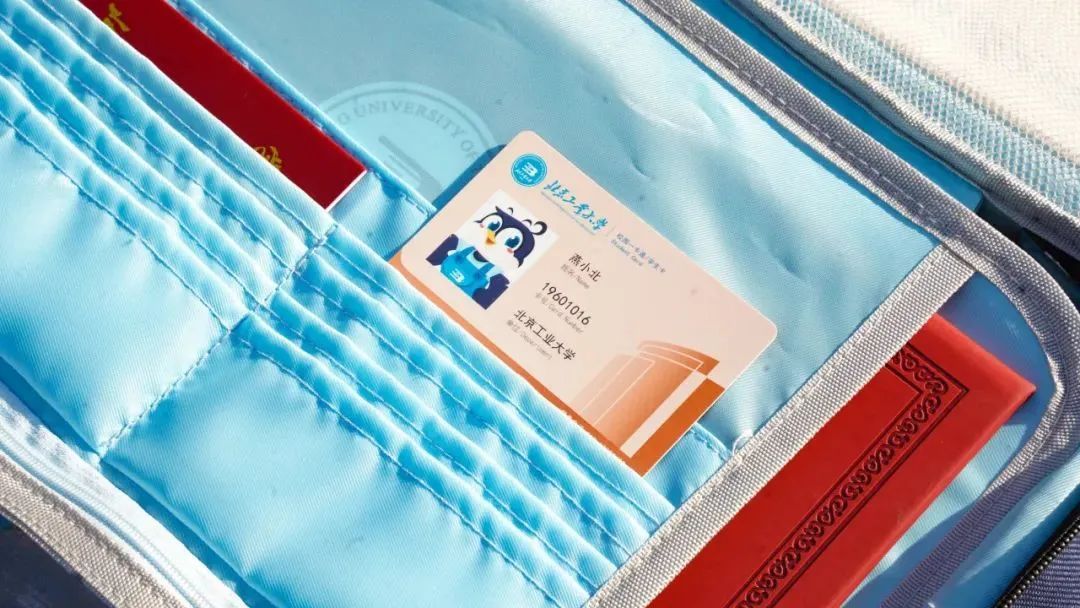 一年一度“凡尔赛”!开箱高校专属毕业礼物 一年一度“凡尔赛”!开箱高校专属毕业礼物