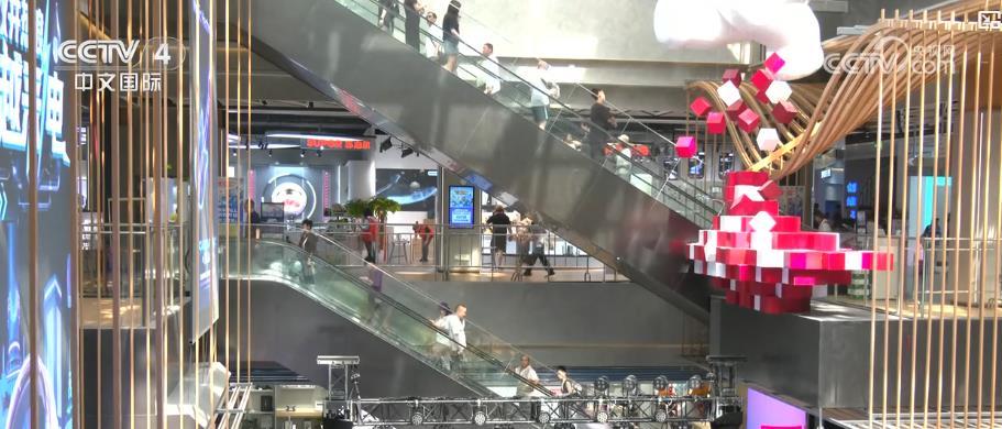 年中消费市场观察:“国补+促销”推动消费增长 零售数据表现强劲 年中消费市场观察:“国补+促销”推动消费增长 零售数据表现强劲