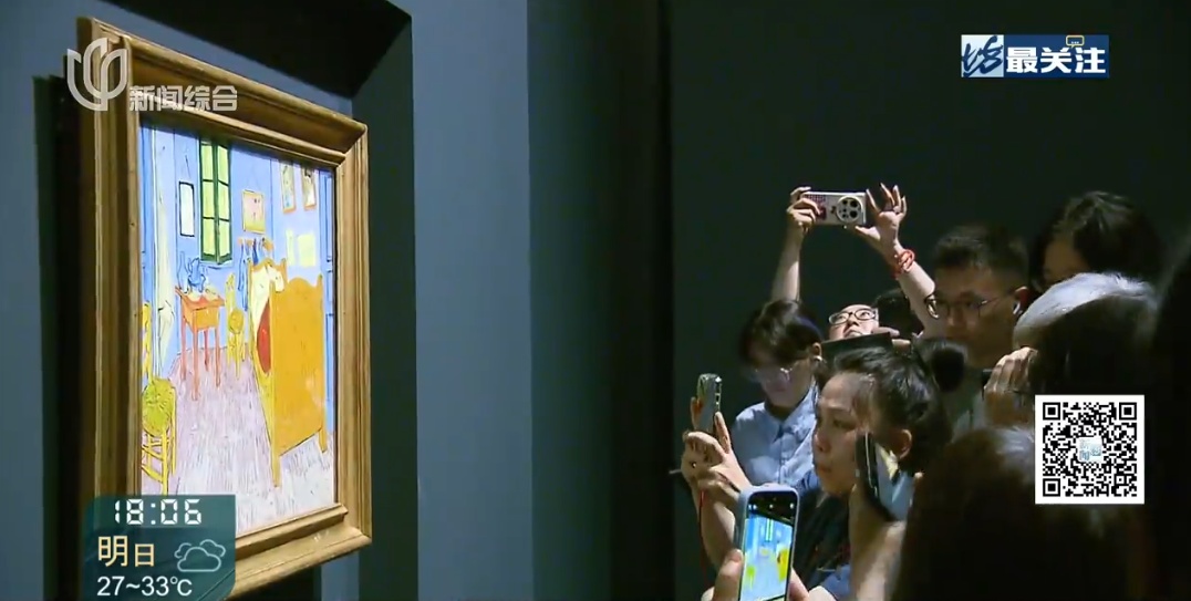 上海知名女主持眼眶红了!很多人顶着烈日在这里绕圈排队,已经限流 上海知名女主持眼眶红了!很多人顶着烈日在这里绕圈排队,已经限流