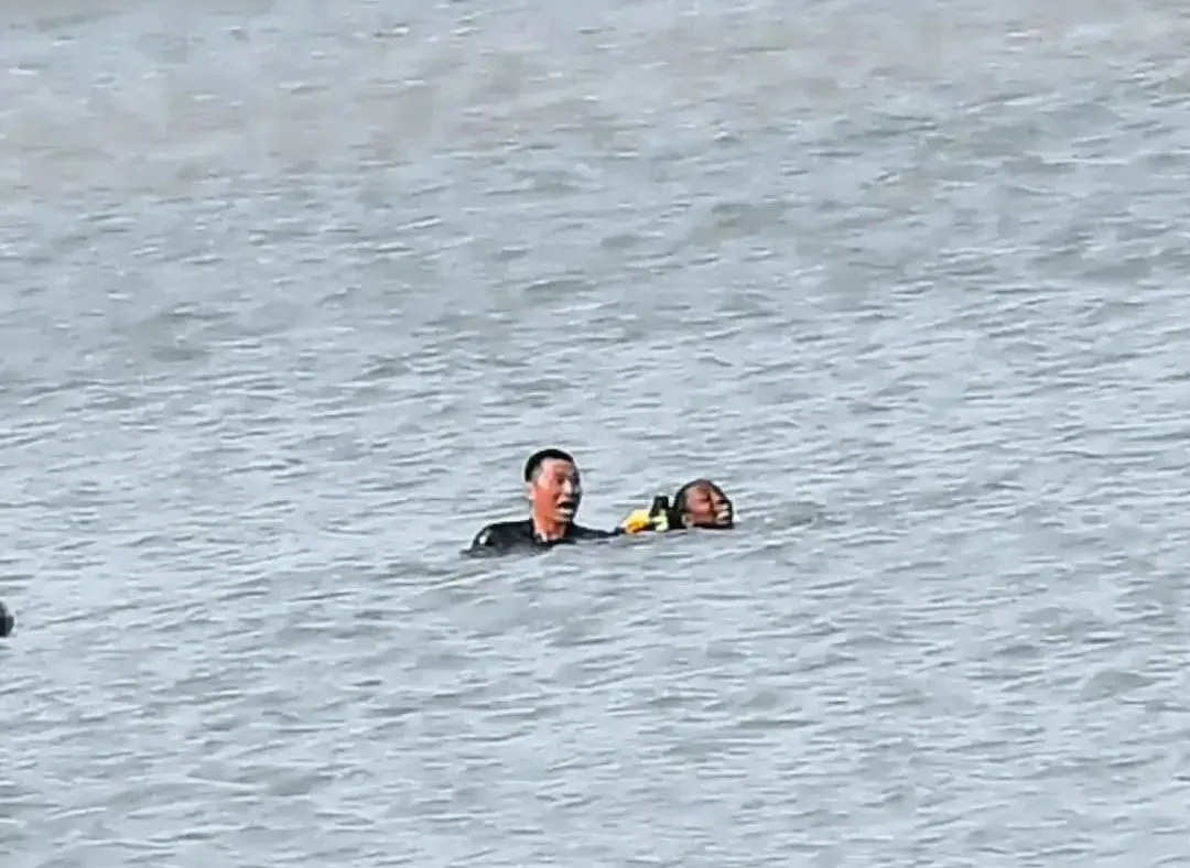 他为救人在坦桑尼亚不幸牺牲,年仅38岁!网友:最值得尊敬的中国医生 他为救人在坦桑尼亚不幸牺牲,年仅38岁!网友:最值得尊敬的中国医生