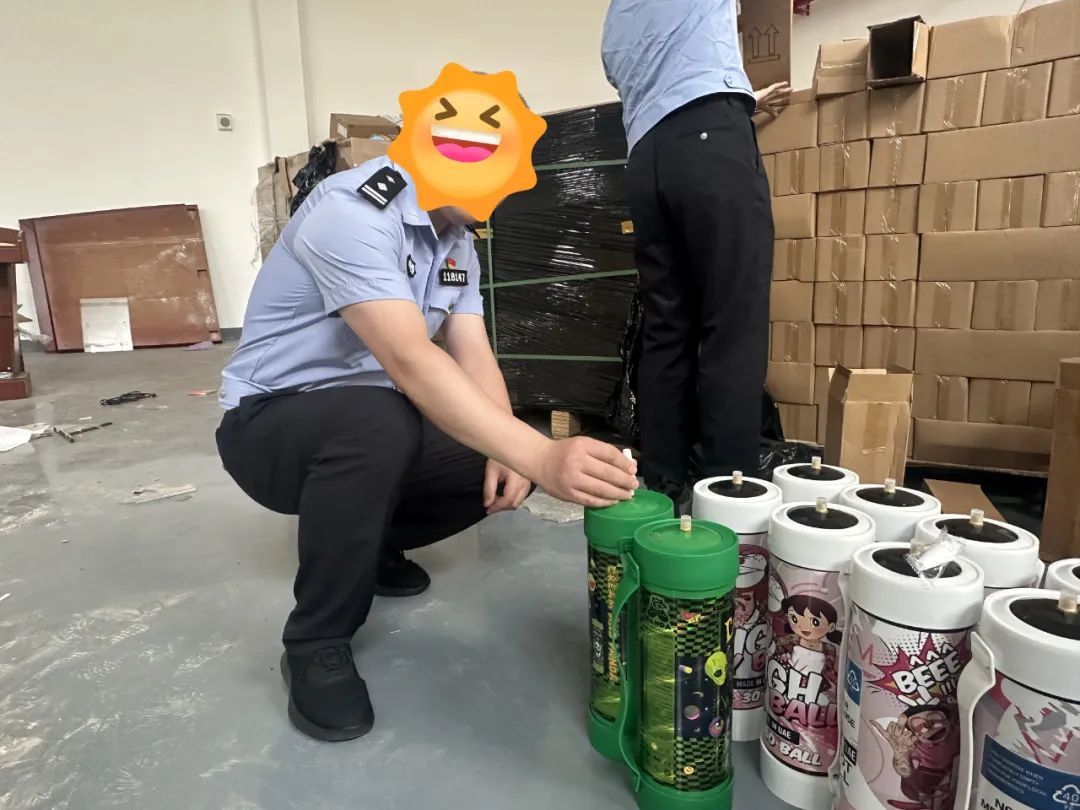 小心,吸入这口“气”可能致瘫!江苏扬中警方查获1600余瓶“笑气”! 小心,吸入这口“气”可能致瘫!江苏扬中警方查获1600余瓶“笑气”!