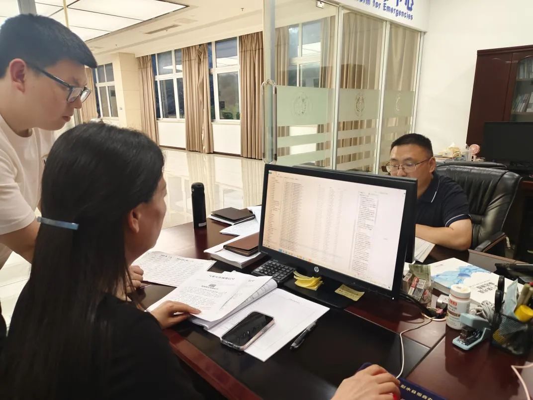 暴雨红色预警为令!支书争分夺秒转移独居老人…… 暴雨红色预警为令!支书争分夺秒转移独居老人……