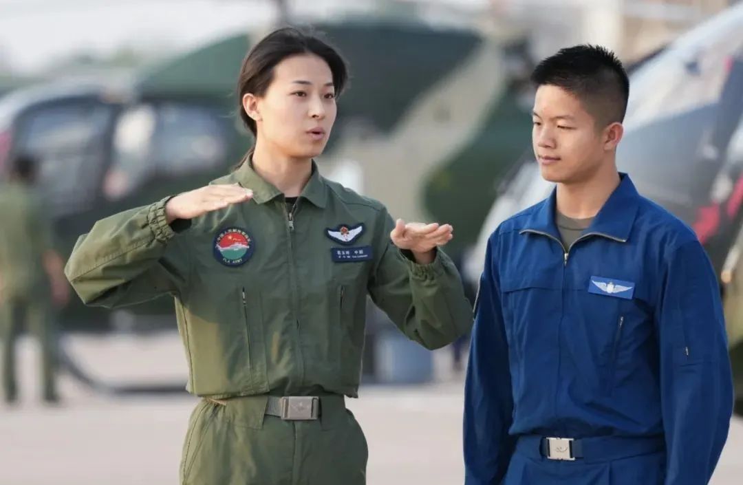 新一批陆军女飞,全优通过! 新一批陆军女飞,全优通过!