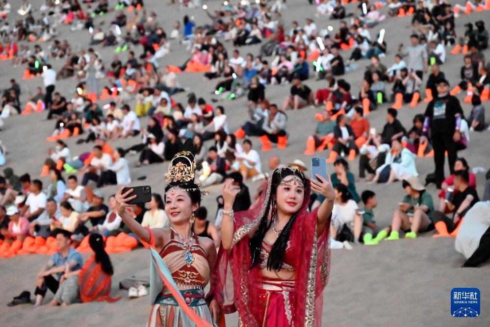 鸣沙山月牙泉星空演唱活动开启常态化运行 鸣沙山月牙泉星空演唱活动开启常态化运行