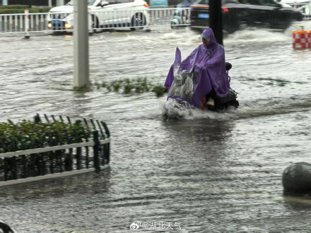 暴雨预警连续发布10天 警惕局地暴雨可能引发的地质灾害 暴雨预警连续发布10天 警惕局地暴雨可能引发的地质灾害