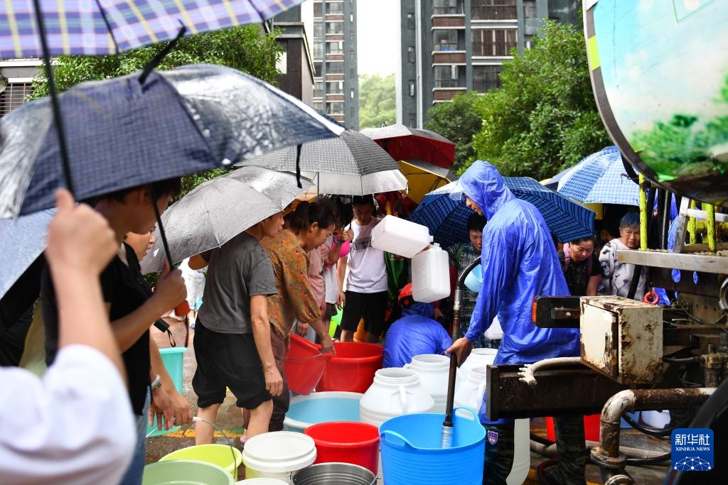 湖南龙山:强降雨后恢复生产生活 湖南龙山:强降雨后恢复生产生活