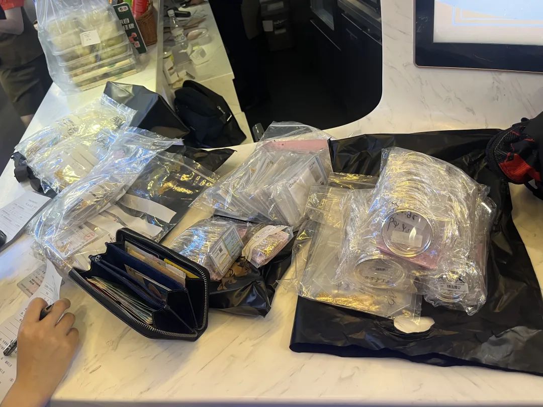 价值200万黄金和银饰遗落,失主懵了…… 价值200万黄金和银饰遗落,失主懵了……