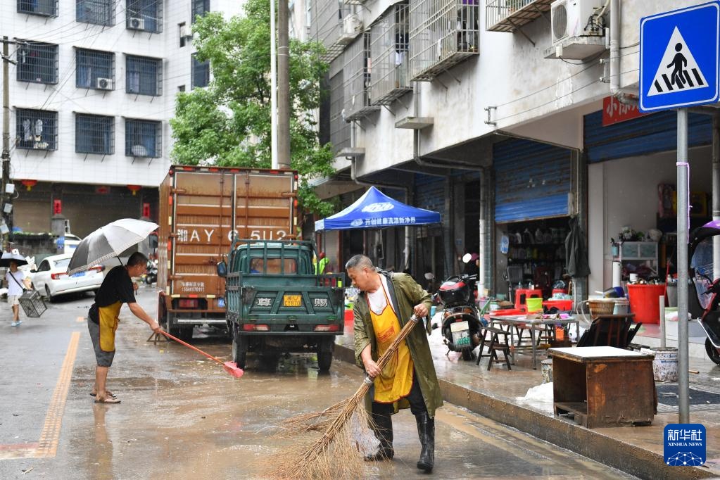 湖南龙山:强降雨后恢复生产生活 湖南龙山:强降雨后恢复生产生活