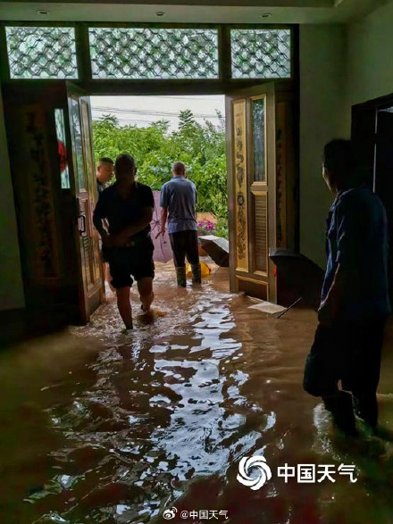 暴雨预警连续发布10天 警惕局地暴雨可能引发的地质灾害 暴雨预警连续发布10天 警惕局地暴雨可能引发的地质灾害