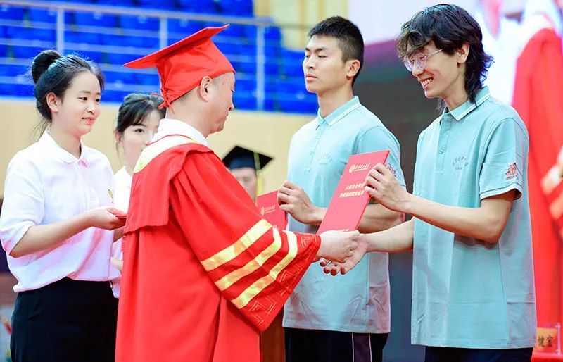 官方认证!云南92所高校毕业生,可以多拿一个证?! 官方认证!云南92所高校毕业生,可以多拿一个证?!