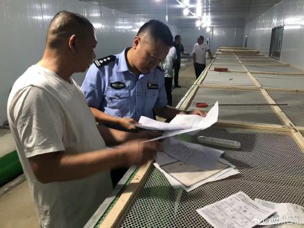 四川广汉一养蛇场违规养殖被勒令搬离 四川广汉一养蛇场违规养殖被勒令搬离