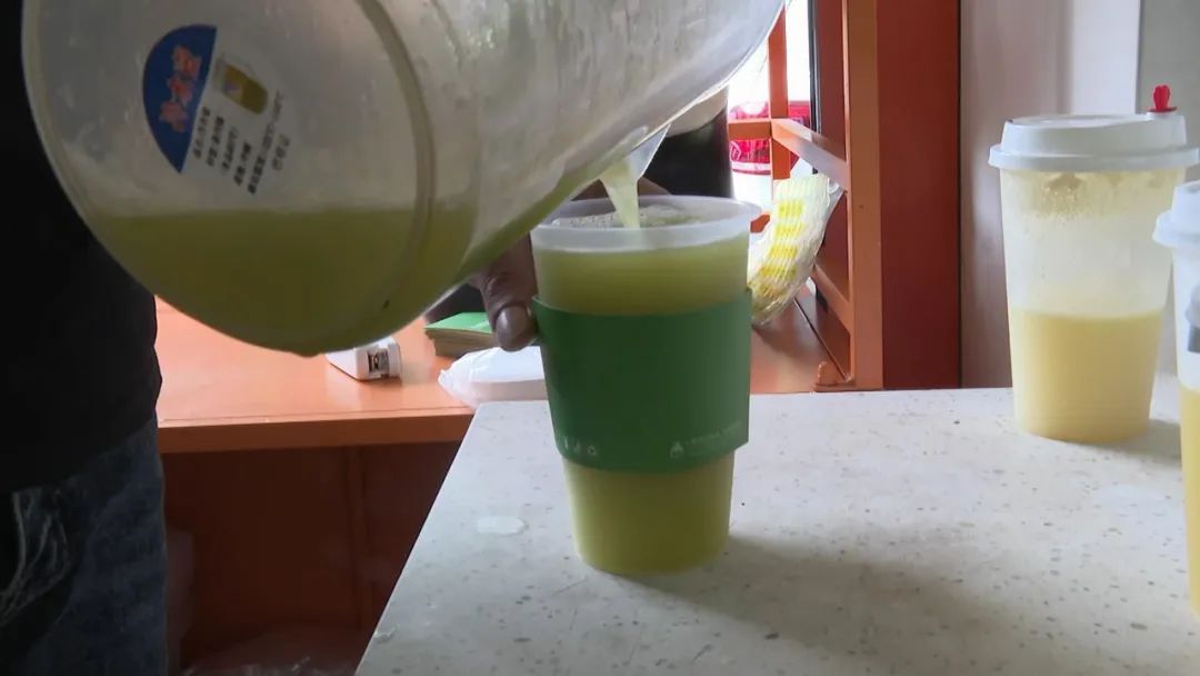 “片仔癀”饮料在厦门走红!竟和片仔癀竟毫无关系?你喝过吗? “片仔癀”饮料在厦门走红!竟和片仔癀竟毫无关系?你喝过吗?