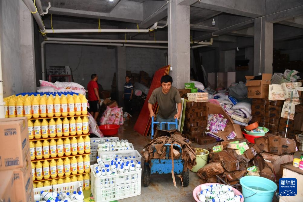 湖南龙山:强降雨后恢复生产生活 湖南龙山:强降雨后恢复生产生活