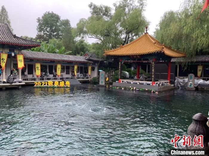 “天下第一泉”趵突泉久旱逢甘霖 暂时摆脱“红警” “天下第一泉”趵突泉久旱逢甘霖 暂时摆脱“红警”