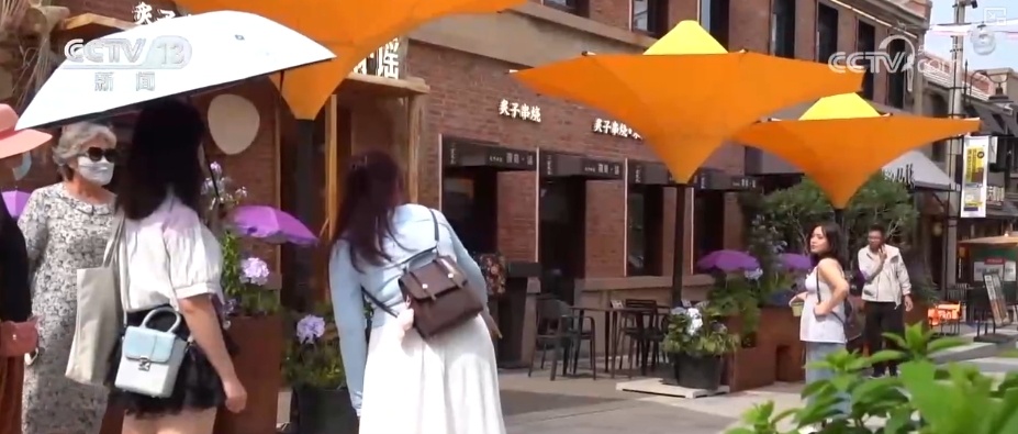 老街区新“潮”范儿释放炫彩“新”活力 焕新“出圈”燃动消费新热潮 老街区新“潮”范儿释放炫彩“新”活力 焕新“出圈”燃动消费新热潮