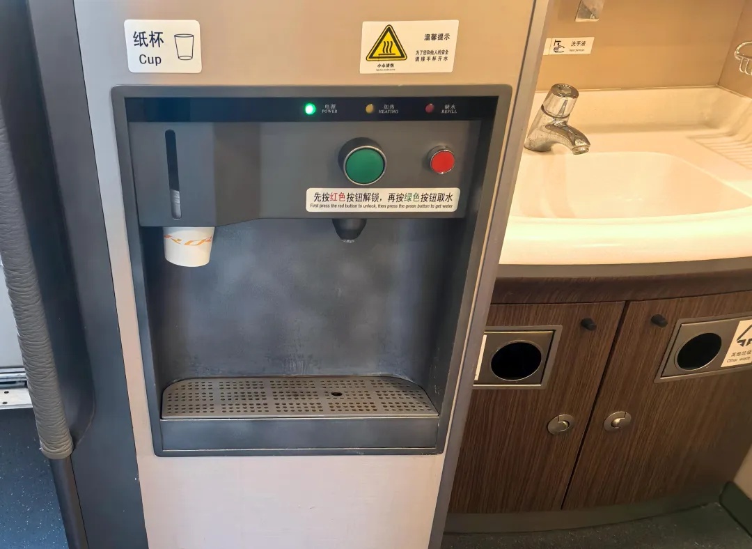 网友偶遇“0000”次复兴号，这是啥车？