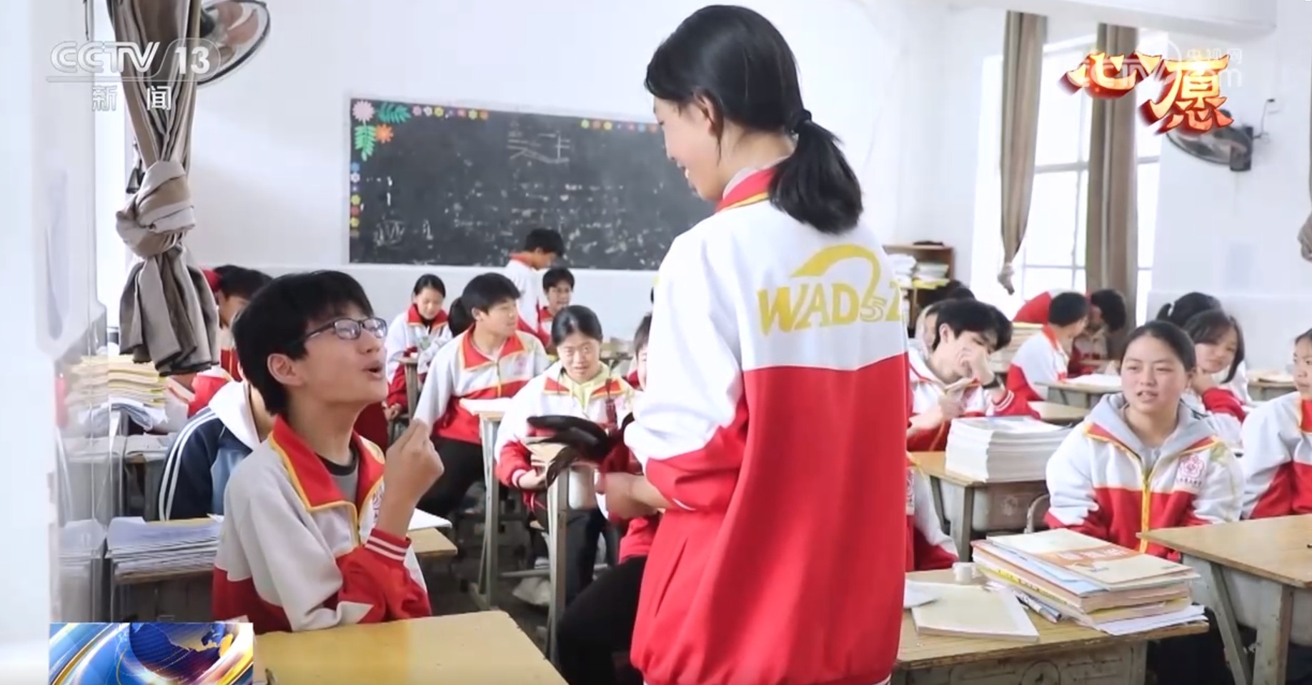 “我背你上学你为我讲题” “铁三角”的友谊具象化了 “我背你上学你为我讲题” “铁三角”的友谊具象化了