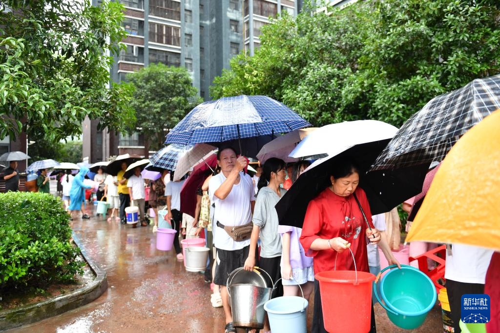 湖南龙山:强降雨后恢复生产生活 湖南龙山:强降雨后恢复生产生活
