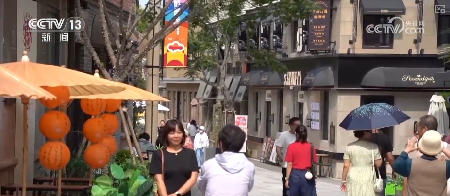 老街区新“潮”范儿释放炫彩“新”活力 焕新“出圈”燃动消费新热潮 老街区新“潮”范儿释放炫彩“新”活力 焕新“出圈”燃动消费新热潮