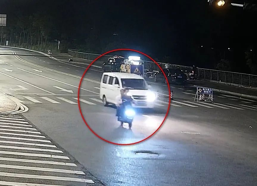 为博流量,这伙人竟深夜尾随整蛊! 为博流量,这伙人竟深夜尾随整蛊!