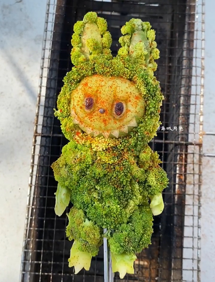 Labubu变“Huabobo”,网友纷纷脑洞大开 Labubu变“Huabobo”,网友纷纷脑洞大开